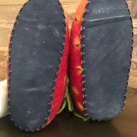 100% wool handmade kid strawberry slippers 12-12.5 - Picture 5 of 7